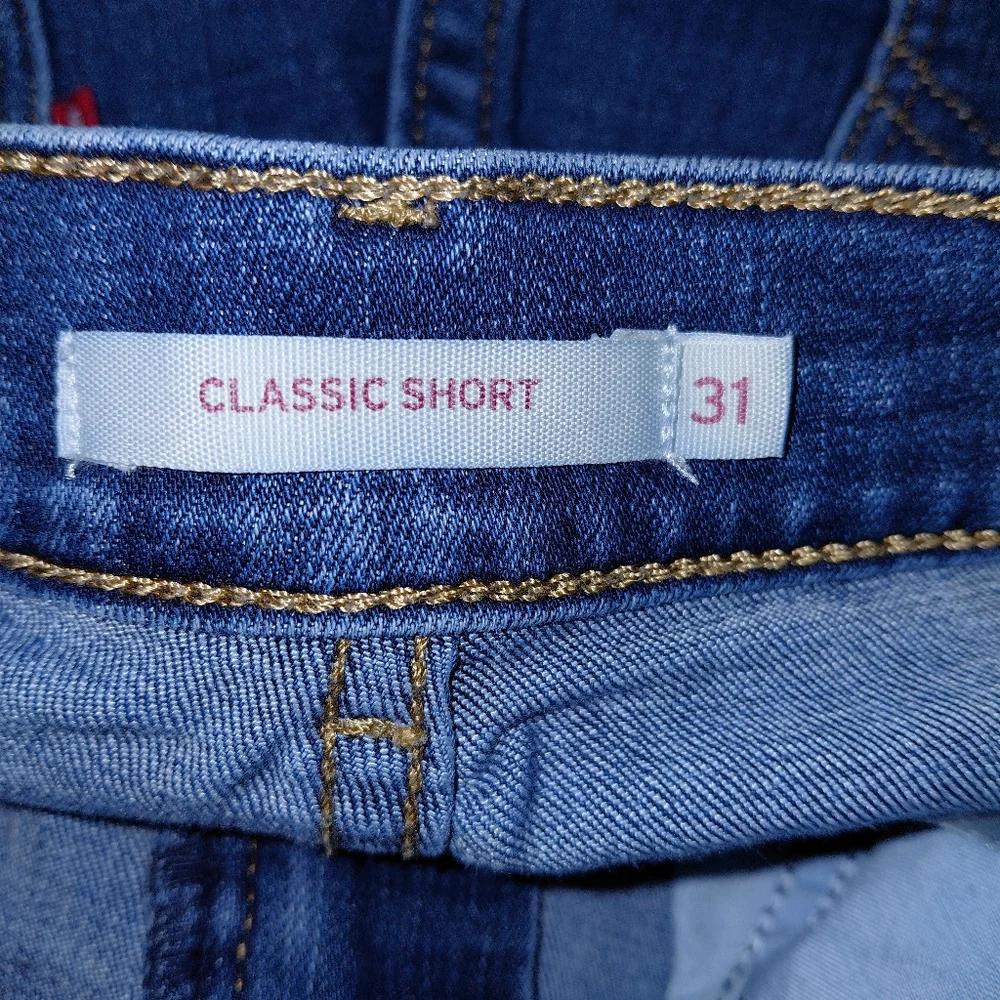 Levi’s Classic Blue Denim Shorts Size 31 High Rise Mom Shorts Mid Length